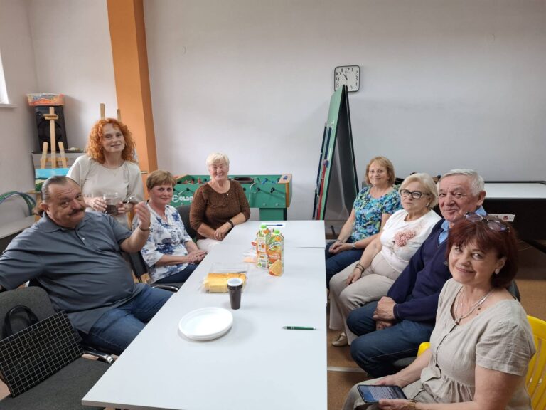 Śmiech łączy pokolenia – warsztaty kabaretowe dla seniorów