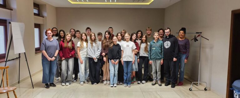 Młodzież z Sękowej i Dominikowic na warsztatach w Krakowie – Wspólnie ku przyszłości!